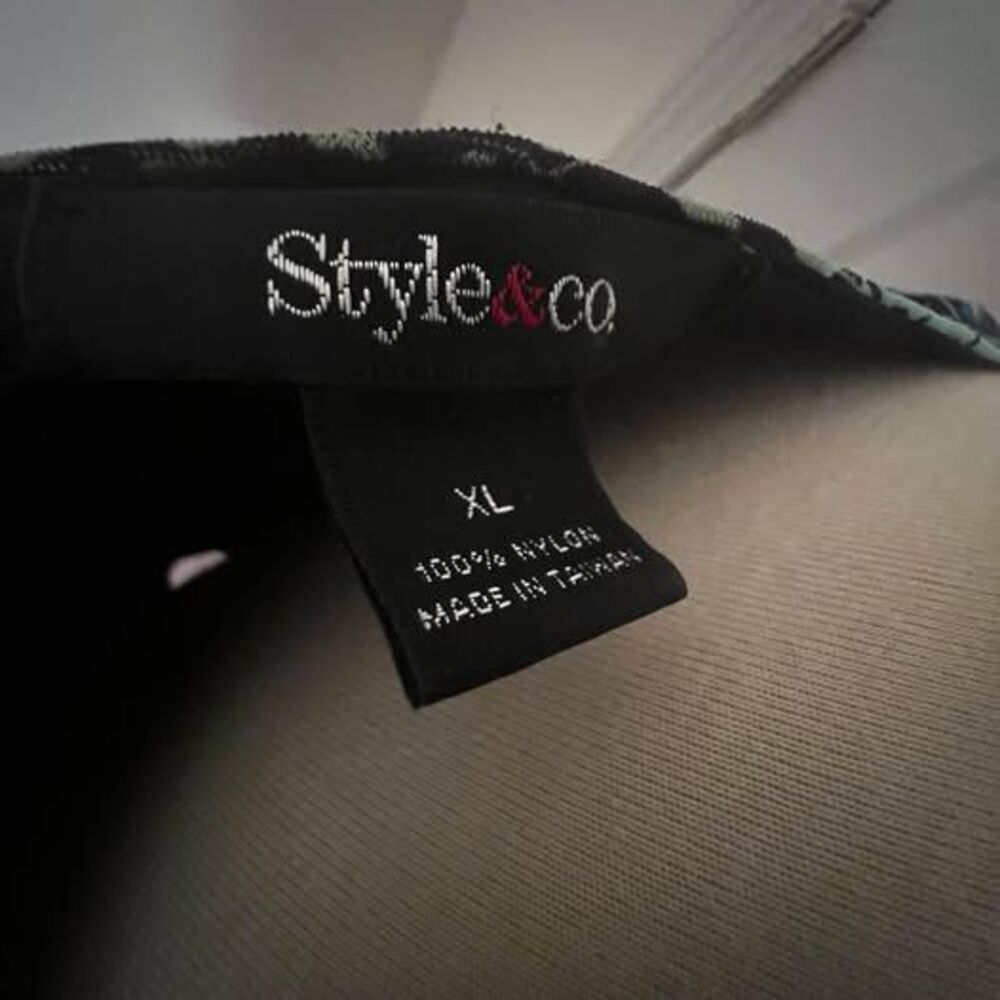 Blouse XL Style & Co. Black Floral V Neck Belt pit-pit=20” length=27” C3023 - Picture 6 of 6
